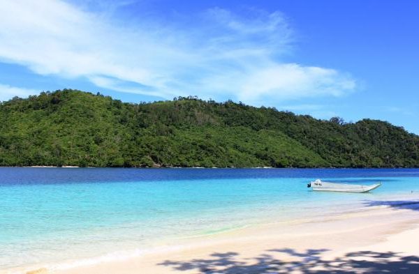 Pesona Teluk Kiluan: Surga Tersembunyi di Lampung Pemandangan Teluk Kiluan yang Menakjubkan