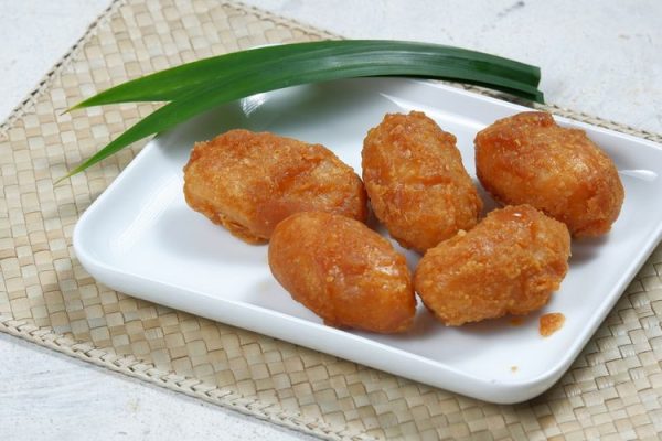 Gemblong: Camilan Tradisional dengan Cita Rasa Khas Gemblong Tradisional dengan Lapisan Gula Merah