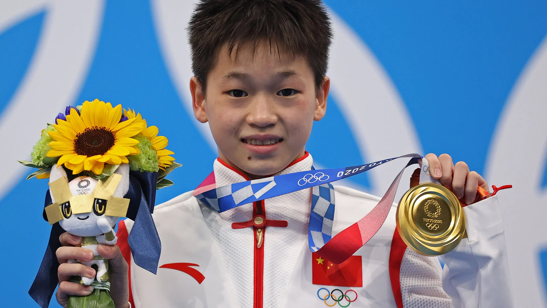 Japanese swimmer breaking world record at Paris 2024. 