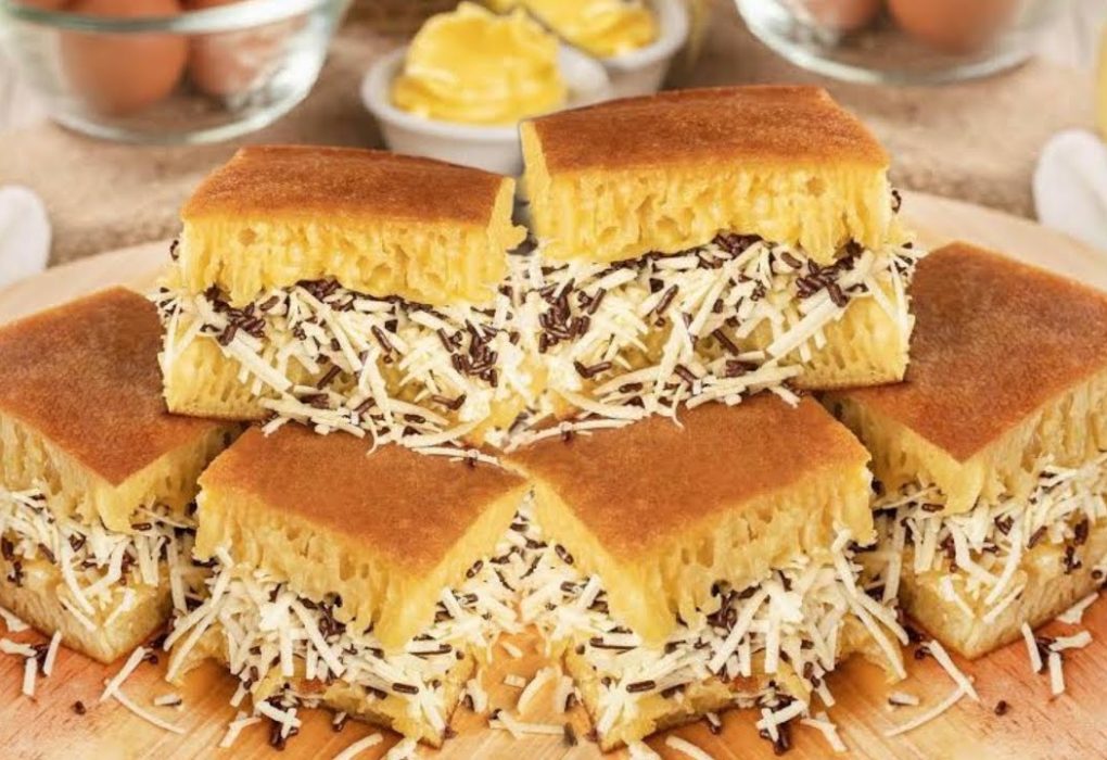 Lezatnya martabak keju cokelat dengan lelehan keju parut dan meses cokelat, sempurna untuk camilan sore