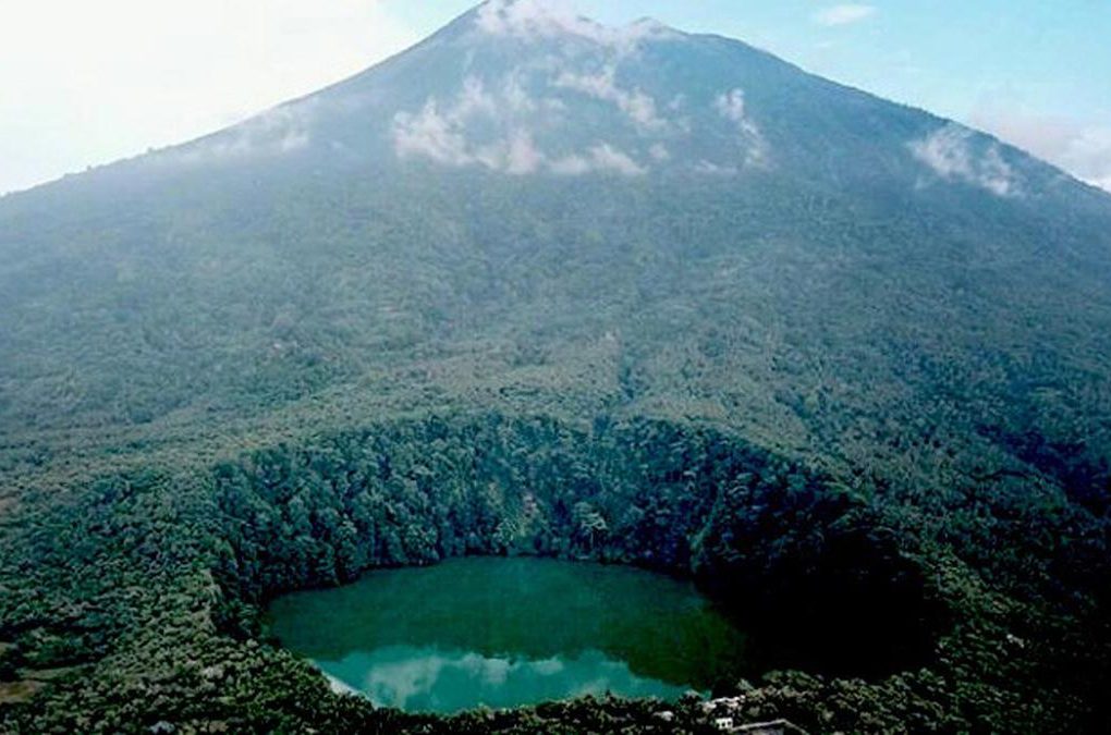 Gunung Gamalama: Keindahan Gunung Berapi Aktif dengan Pemandangan Eksotis Ternate