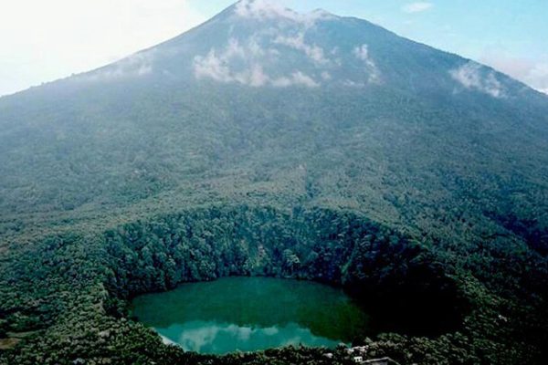 Gunung Gamalama: Keindahan dan Keunikan Gunung Berapi di Ternate Gunung Gamalama: Keindahan Gunung Berapi Aktif dengan Pemandangan Eksotis Ternate