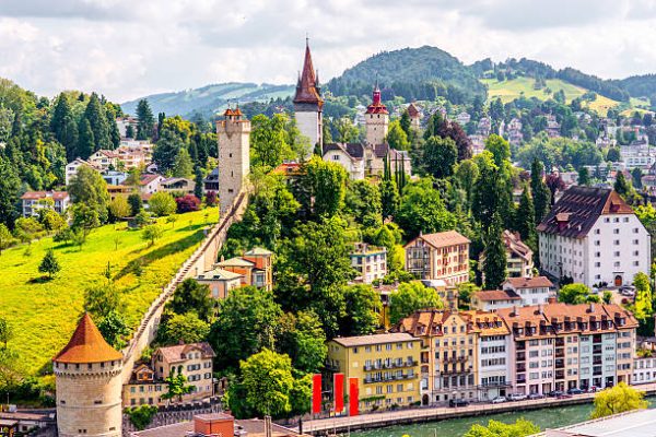 Kota Lucerne: Keindahan Alam dan Budaya yang Menawan Kota Lucerne: Keindahan Taman dan Tempat Rekreasi di Tengah Kota