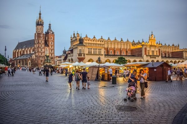 Kota Krakow: Keindahan, Sejarah, dan Kuliner yang Menggoda Kota Krakow: Keindahan Tempat Bersejarah yang Membawa Kenangan