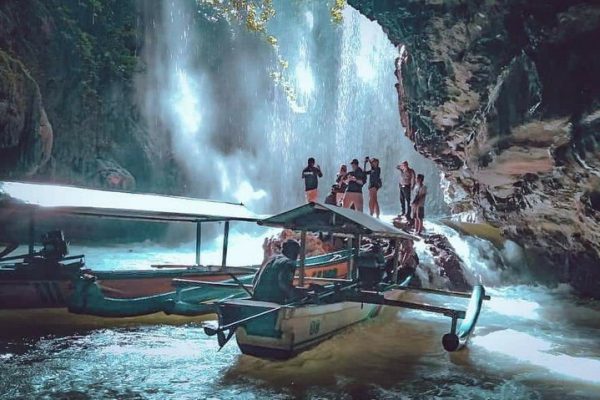 Green Canyon Pangandaran: Surga Tersembunyi di Selatan Jawa Barat Green Canyon: Keindahan Sungai Hijau yang Bikin Liburan Makin Adem