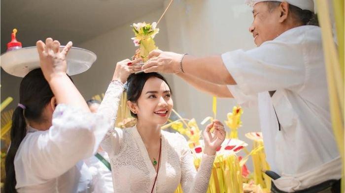 Kehidupan Pribadi Ayu Puspa