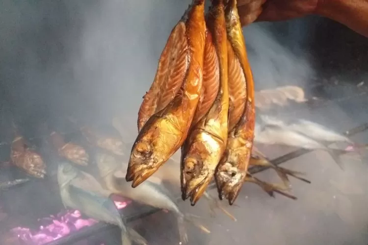 Ikan Selais Asap: Lezatnya Tradisi Kuliner Nusantara Ikan Selais Asap