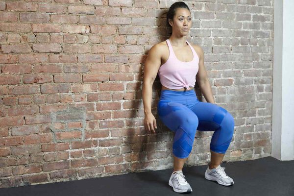 Wall Sit: Latihan Sederhana yang Bikin Kaki Kuat dan Lemak Lenyap Wall Sit
