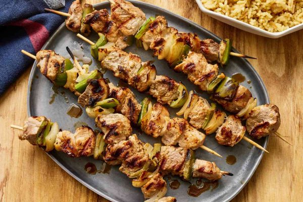 Souvlaki Yunani: Lezatnya Potongan Daging yang Membawa Selera ke Santapan Mediterania Souvlaki Yunani