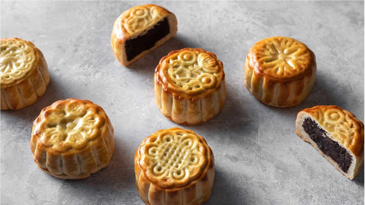 Kudapan Khas Imlek Kue Bawang dan Kacang Mede