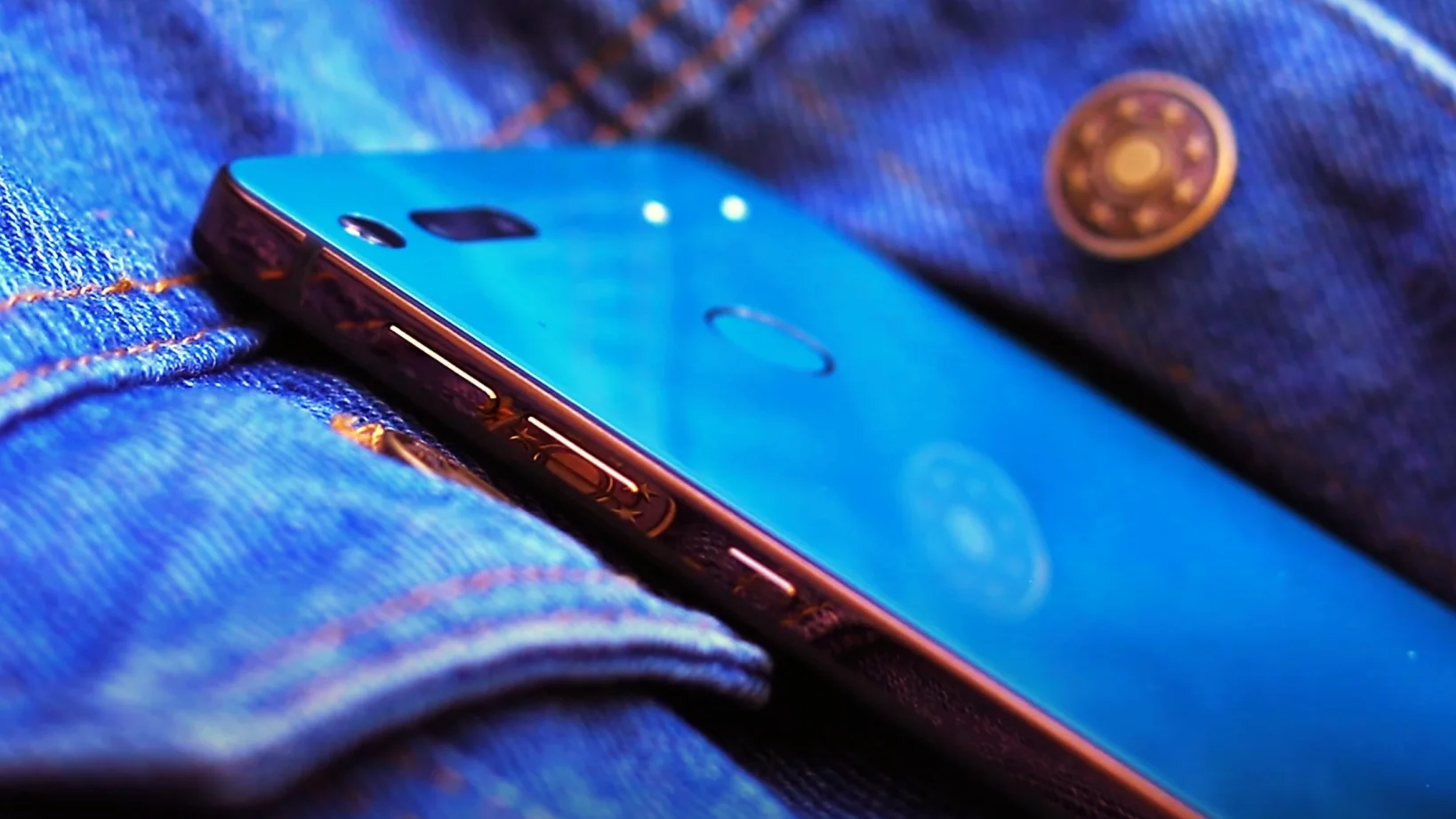 Alasan Di Balik Populernya Material Titanium Frame Smartphone