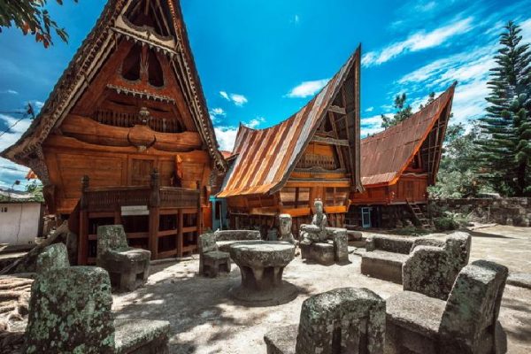 Kursi Batu Raja Siallagan