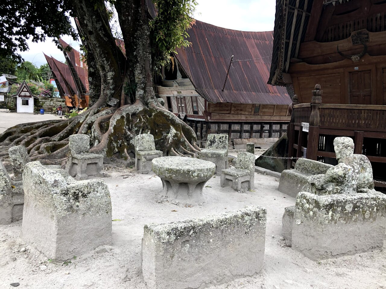 Kursi Batu Raja Siallagan