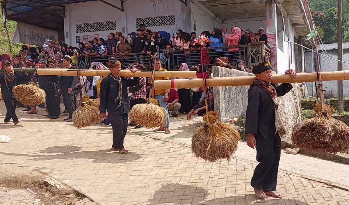 Makna Besar di Balik Seren Taun Cisungsang