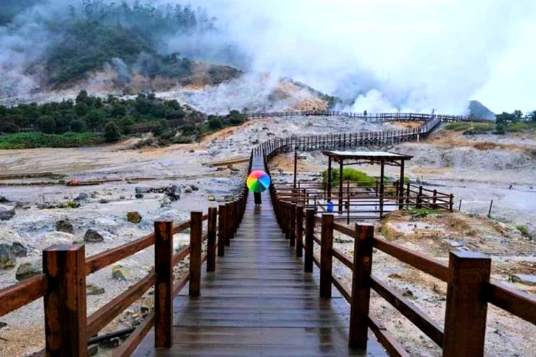 Pesona Kawah Sikidang